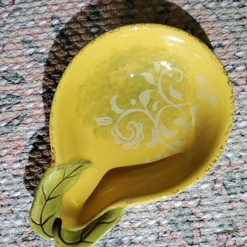 Pear Dish‎